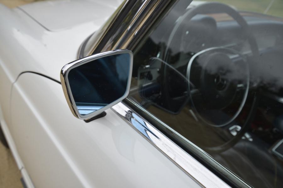 Детали экстерьера Mercedes-Benz 280 SL (W113) 1970 года  (EU) (фото 23 из 74)